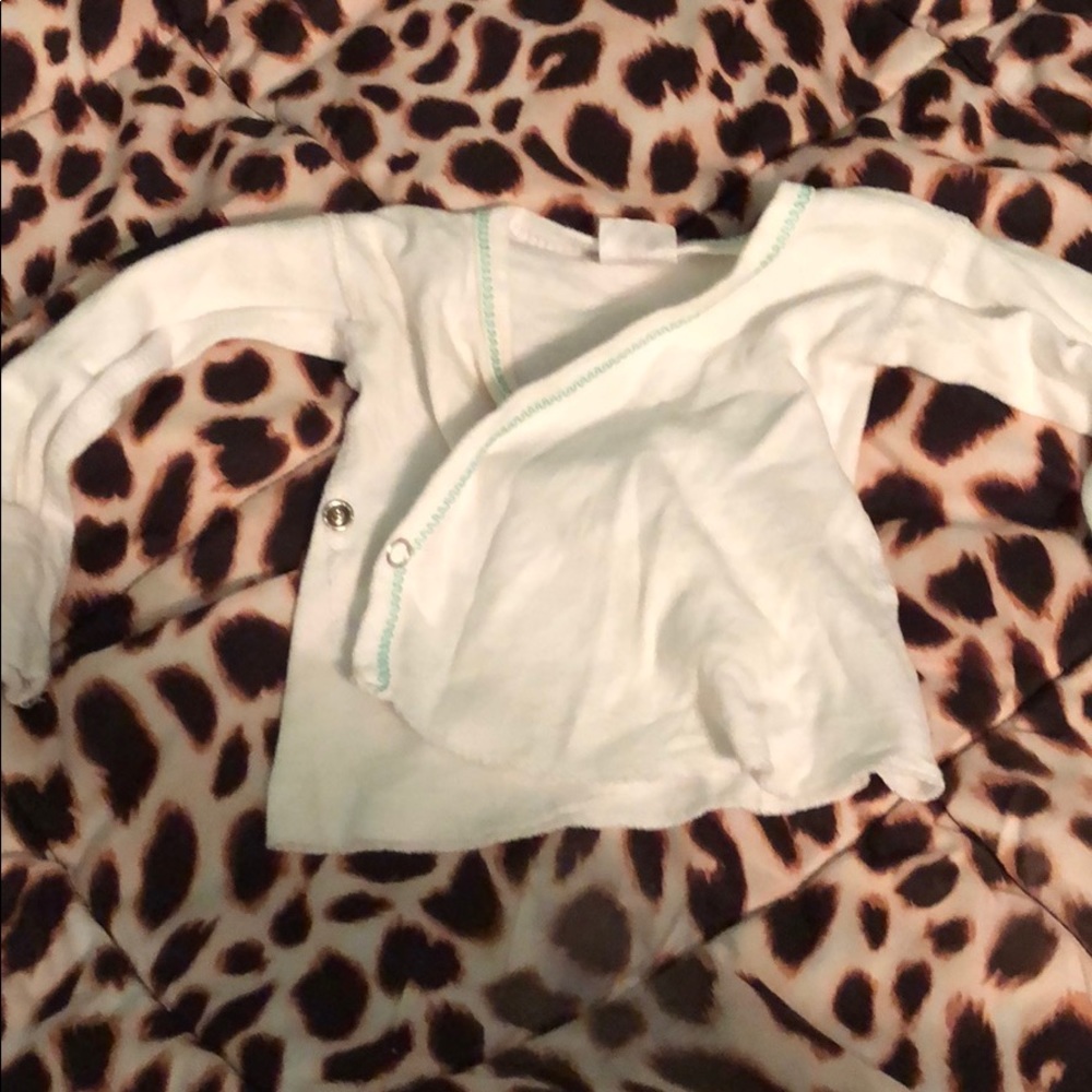 Long sleeve white sweater with green line